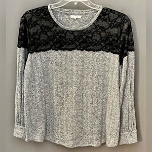 Maurices Size 1X Lace Detailed Neck Top